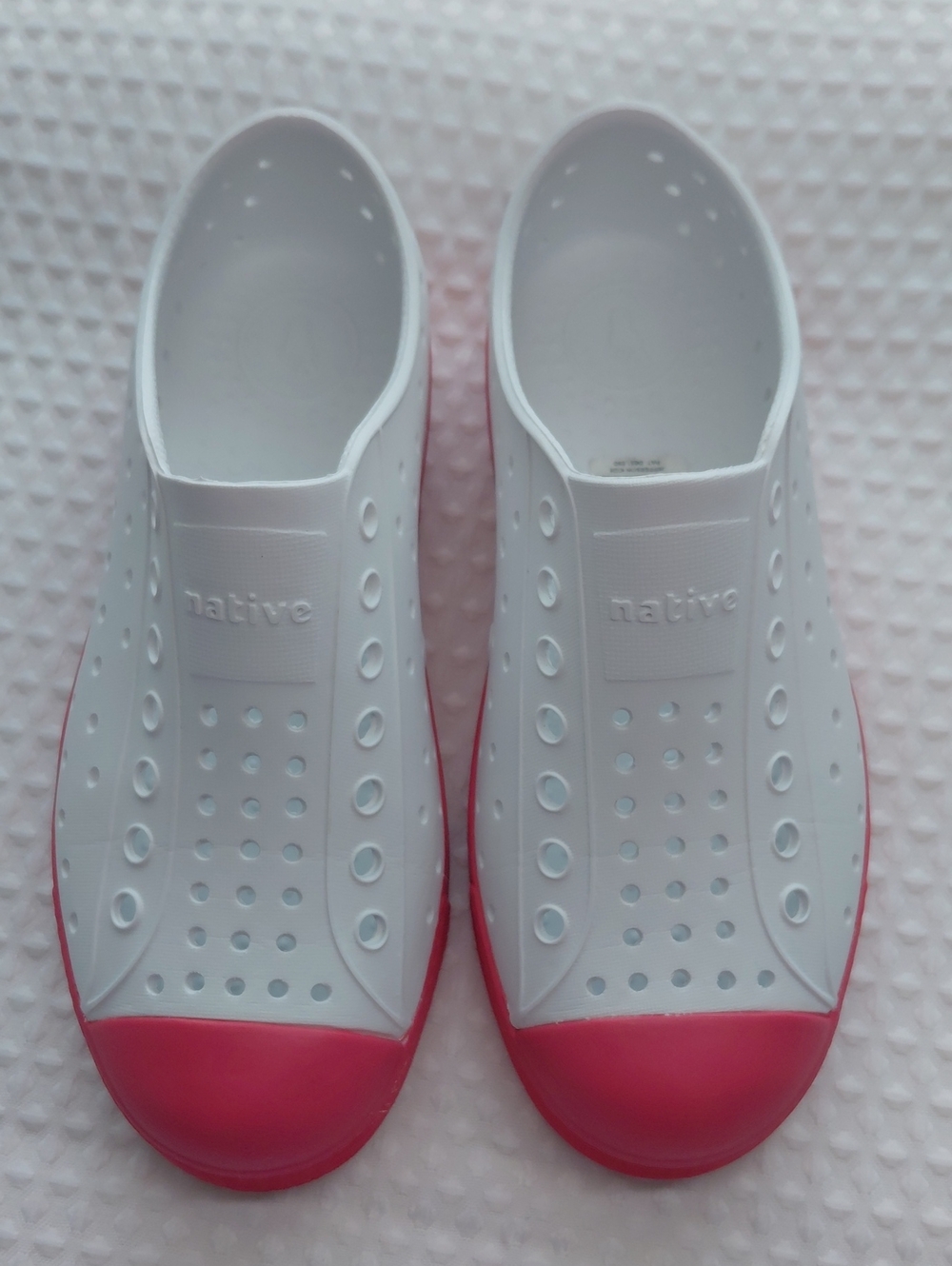 Native Shoes White/ Coral Jefferson Slip On Girls Sneakers Sz J 1